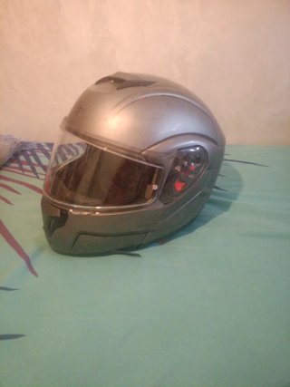 Casco de moto integral gris