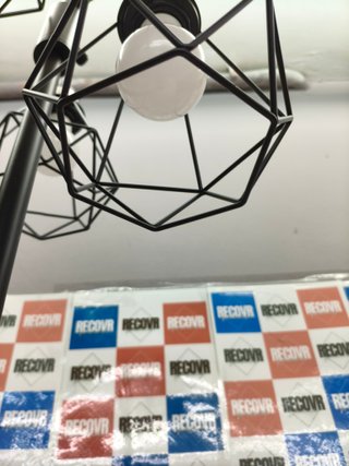 Lámpara de pie LED regulable EDISHINE con 3 luces E27 diseño industrial negro