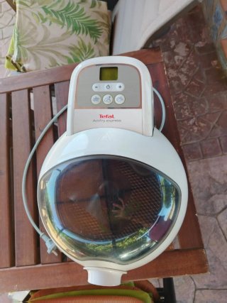 Freidora TEFAL de aire blanca
