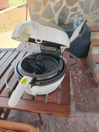Freidora TEFAL de aire blanca