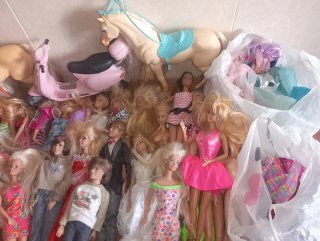 Lote de Muñecas Barbie y Accesorios