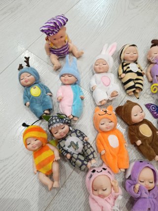 Lote de 16 muñequitos bebé