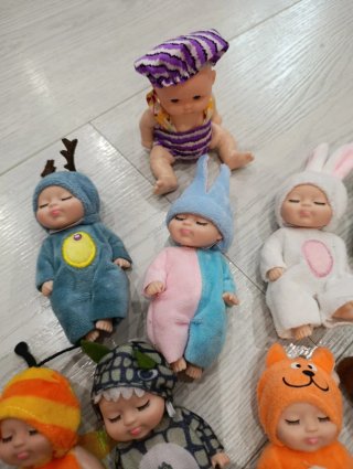 Lote de 16 muñequitos bebé