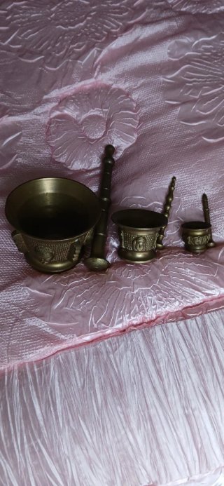 Juego de morteros antiguos de bronce