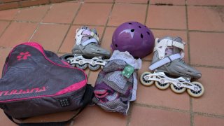 Patines en línea talla S con casco y bolsa