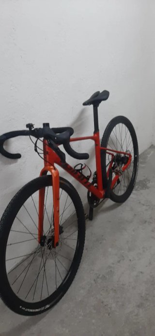 Bicicleta Gravel Giant Revolt 1 Roja