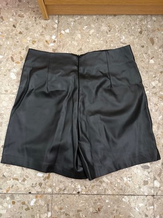 Falda pantalón efecto piel Stradivarius