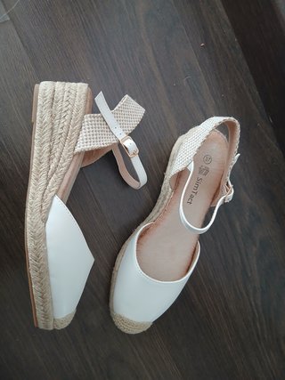 Sandalias esparto cuña blancas