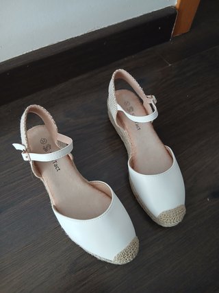 Sandalias esparto cuña blancas