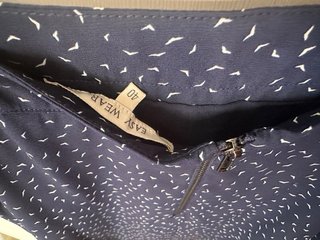 Falda azul marino estampada talla 40