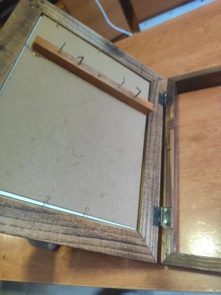 Cuadro decorativo llaves madera y papel