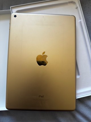 Apple IPAD 5th GEN A1822 32GB Gold 9.7 inch defect
