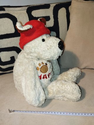 Peluche blanco con gorro rojo