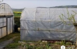 Regalo invernadero en huerta labiano. Urge quitar.