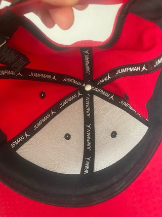 Gorra Jordan Roja y Negra