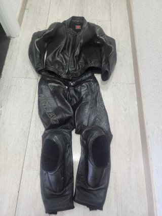 Mono Dainese Cuero Negro
