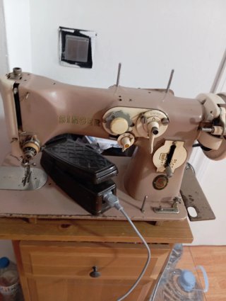 Máquina de coser Singer antigua