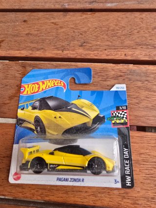Hot Wheels Pagani Zonda R Amarillo