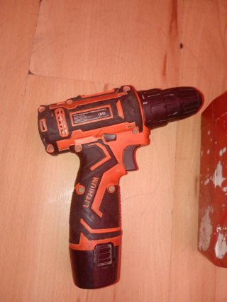 Taladro Hilti y cargador de batería