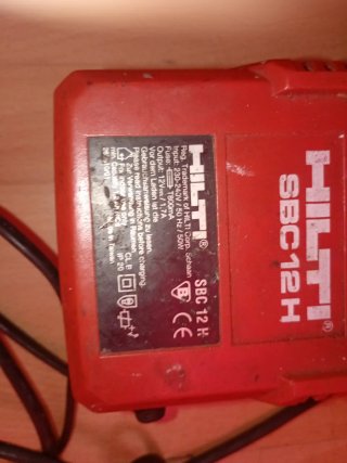 Taladro Hilti y cargador de batería