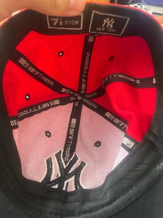 Gorra New York Yankees Roja y Negra