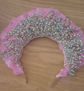 Tocado de fiesta hecho a mano