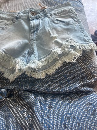 Pantalón corto vaquero desgastado valia 18 talla S