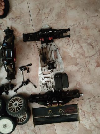 2 Kyosho RC para piezas o restaurar