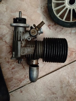 2 Kyosho RC para piezas o restaurar