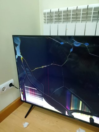 Televisión Hisense 50E78HQ Pantalla rota. Funciona