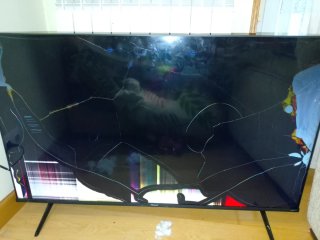 Televisión Hisense 50E78HQ Pantalla rota. Funciona