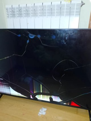 Televisión Hisense 50E78HQ Pantalla rota. Funciona
