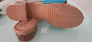 Sandali estivi con perline turchesi