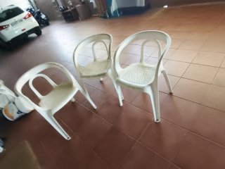 3 Sillas de jardín blanca de plástico