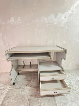 Scrivania moderna con ruote (a Cehegin)
