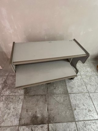 Scrivania moderna con ruote (a Cehegin)