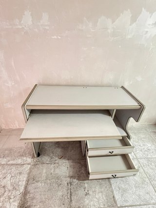 Scrivania moderna con ruote (a Cehegin)