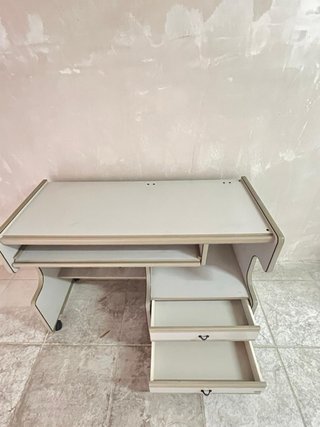 Scrivania moderna con ruote (a Cehegin)