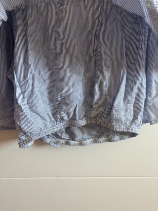 Top de volantes azul