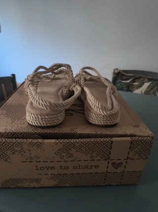 Sandalias Beige y Doradas