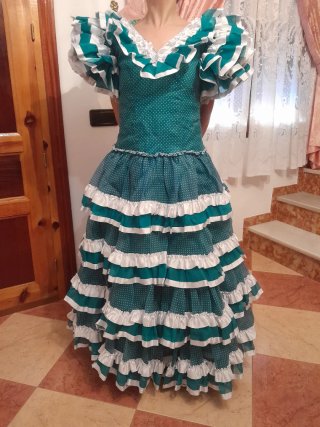Vestido de flamenca verde y blanco