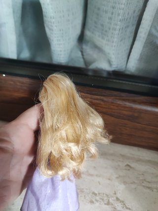 Bambola Barbie Annika mini con vestito