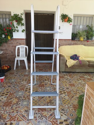 Escalera Piscina Elevada GRE