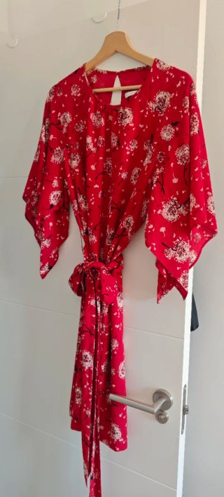 Vestido kimono midi estampado floral rojo
