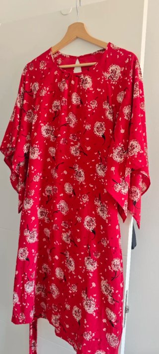 Vestido kimono midi estampado floral rojo