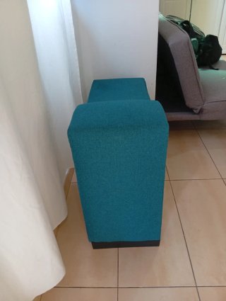 Butaca moderna azul petróleo