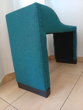 Butaca moderna azul petróleo