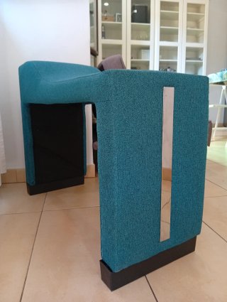 Butaca moderna azul petróleo