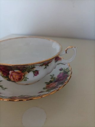 Taza de sopa Royal Albert con platillo