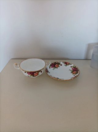Taza de sopa Royal Albert con platillo